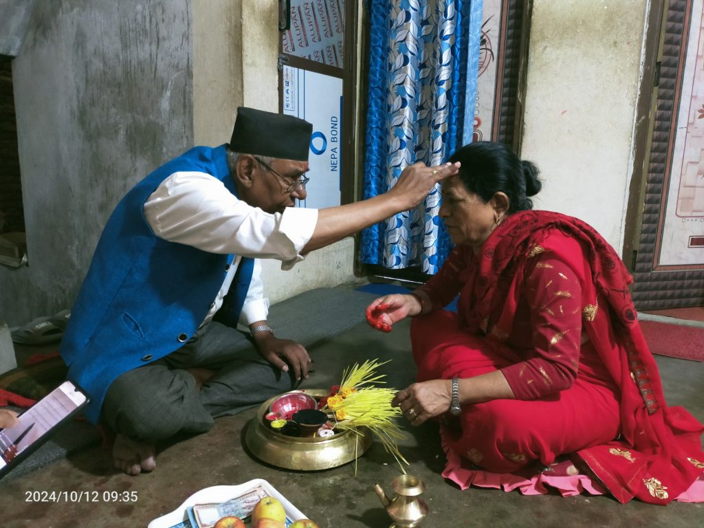 नवदुर्गाको प्रसादस्वरुप टीका र जमरा लगाउनेक्रम जारी