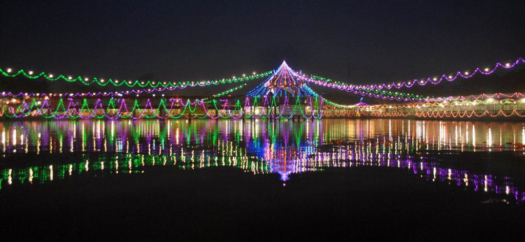 छठ पर्वका लागि ‘दुलही’ जस्तै सिँगारियो वीरगञ्जका पोखरी