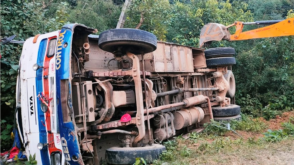 कञ्चनपुरको कलुवापुरमा बस दुर्घटना, ३१ जना घाइते दुई जनाको अवस्था गम्भीर