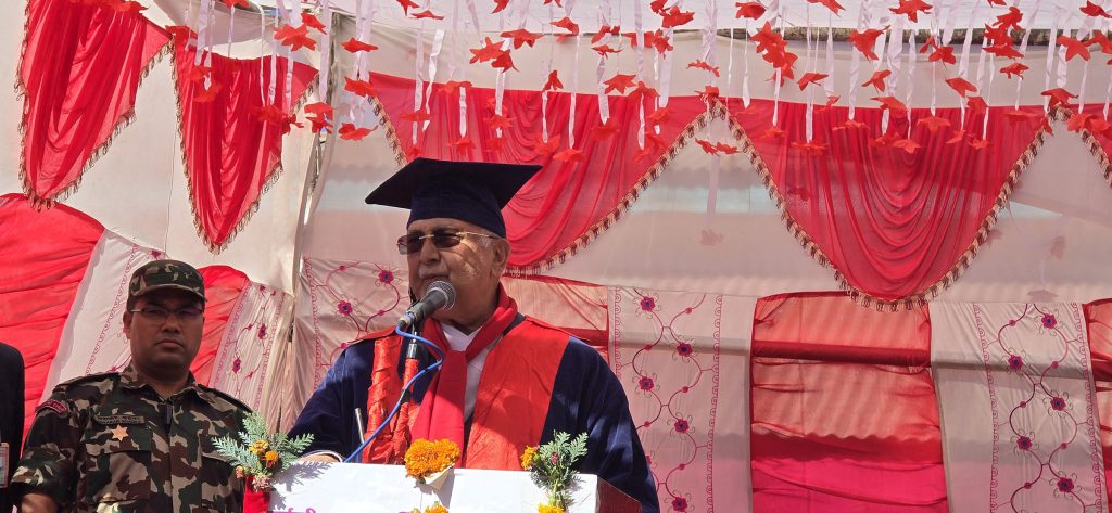 प्रधानमन्त्री ओली कर्णाली स्वास्थ्य विज्ञान प्रतिष्ठानको प्रथम दीक्षान्त समाराेहमा