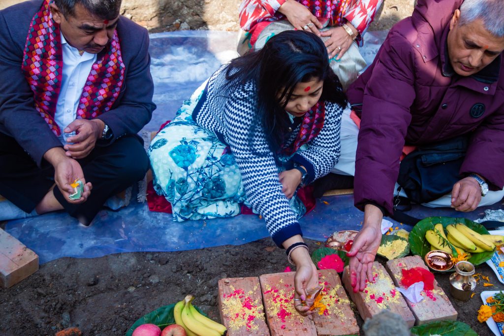 सानो गौचरनमा रङ्गशाला पुनःनिर्माण सुरु, उपप्रमुख डङ्गोलले गरे शिलान्यास