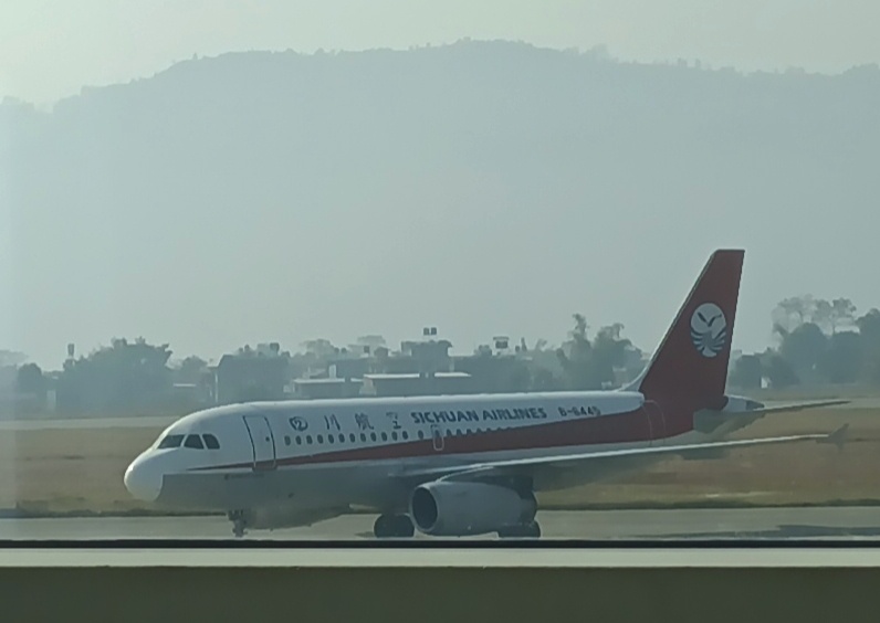 ‘ड्रागन बोट रेस’का लागि एक सय २६ यात्रु बाेकेर सिचुवान एयरलाइन्सको जहाज पोखरा अवतरण