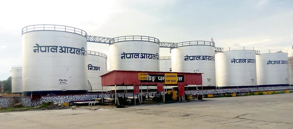 वीरगञ्जबाट डिजेल आयात घट्यो, पेट्रोल बढ्यो