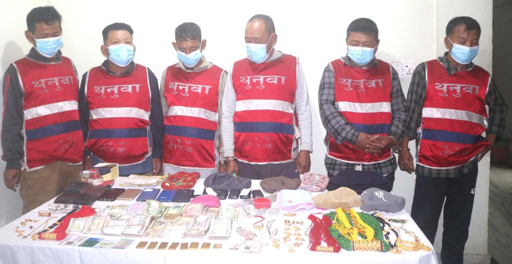 मोरङमा नक्कली सुन देखाएर ठगी गर्ने छ जना पक्राउ