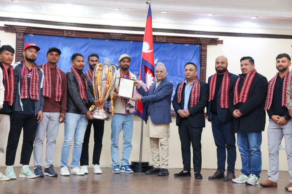 प्रधानमन्त्रीद्वारा एनपिएल विजेता जनकपुर बोल्ट्सलाई सम्मान