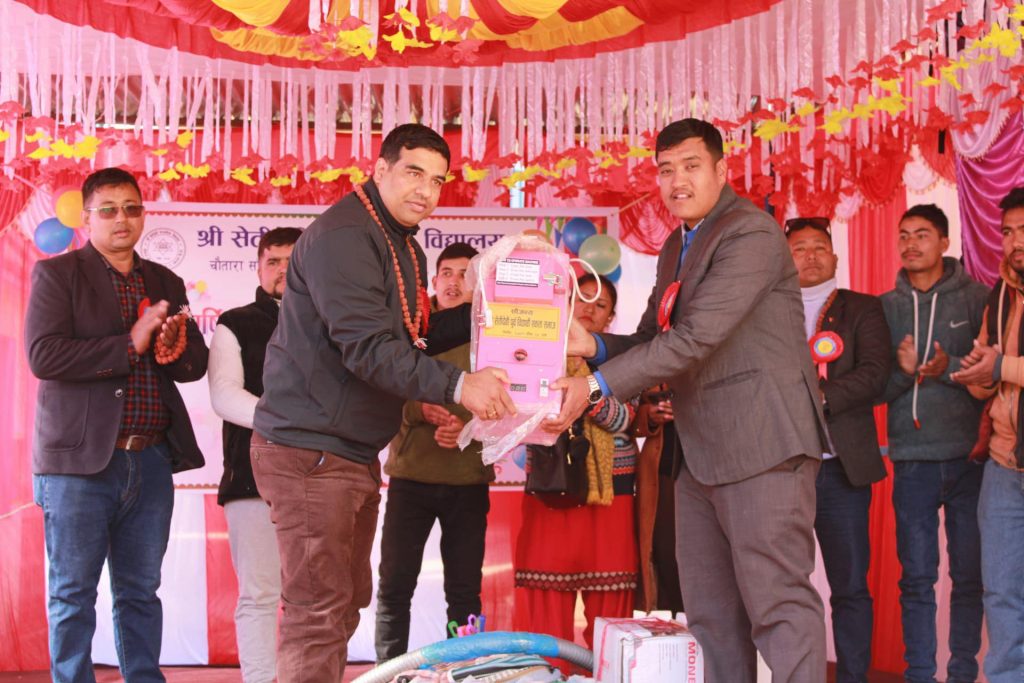 सेतिदेवी माविको ७२ औँ वार्षिकोत्सवमा पूर्व विद्यार्थीले गरे विभिन्न सामग्री सहयाेग