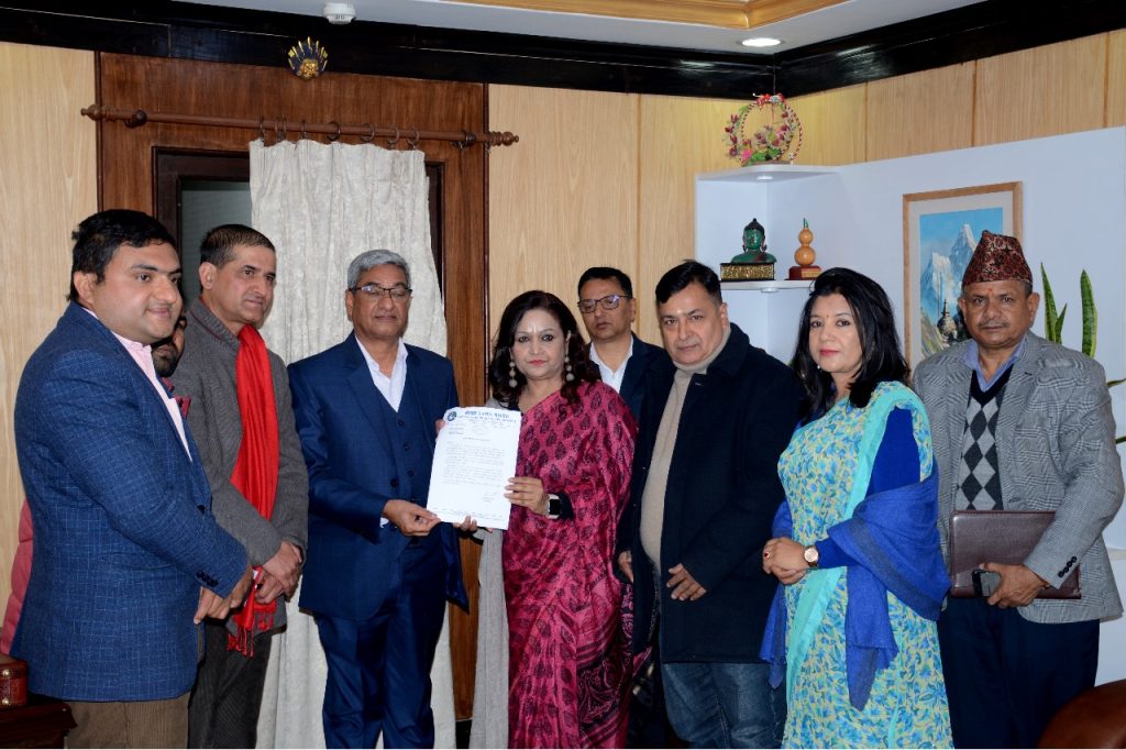 पत्रकारिता लोकतन्त्रको रक्षक: गृहमन्त्री लेखक