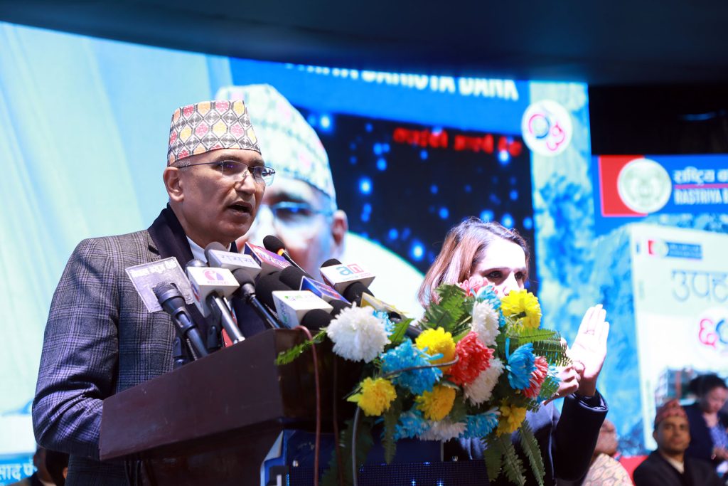 सरकार अर्थतन्त्रका समस्या चिर्दै अगाडी बढ्दै छ : अर्थमन्त्री पौडेल