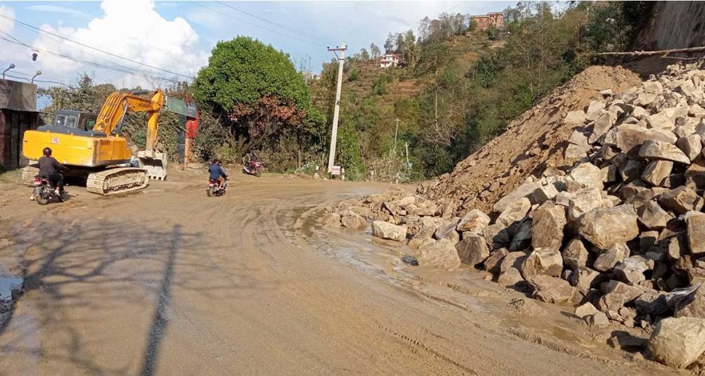 सूर्यविनायक–धुलिखेल सडक तीव्रगतिमा निर्माणको माग