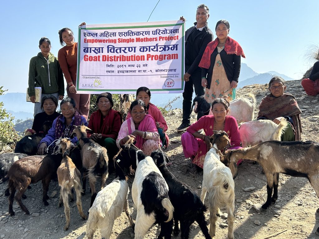 इच्छाकामनामा एकल चेपाङ महिलालाई बाख्रा वितरण
