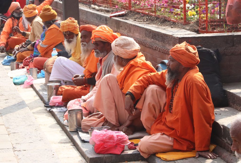 महाशिवरात्रीका लागि पशुपति क्षेत्रमा भित्रियाे बाबाहरू