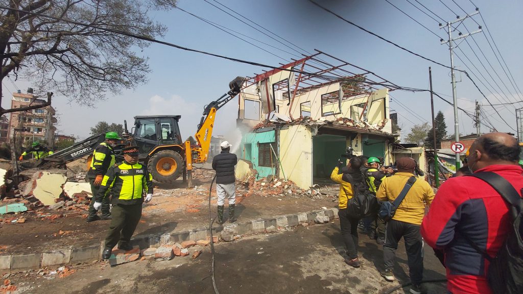 सम्पदा संरक्षणका लागि ललितपुर महानगरपालिकाद्वारा वडा कार्यालय भत्काइयो