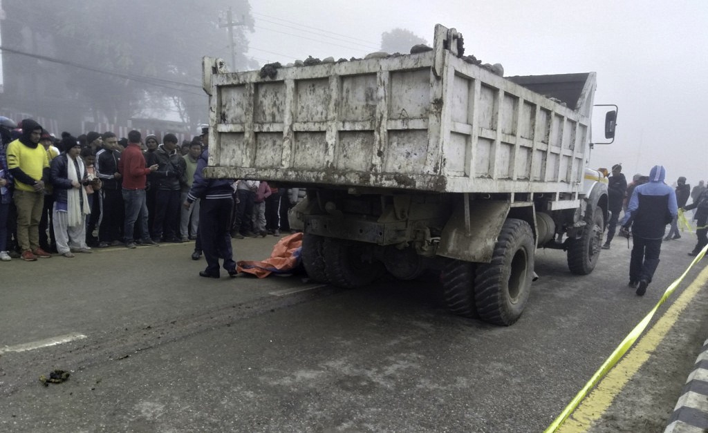 तनहुँको शुक्लागण्डकीमा टिपरको ठक्करबाट आमाको मृत्यु, छोरा घाइते