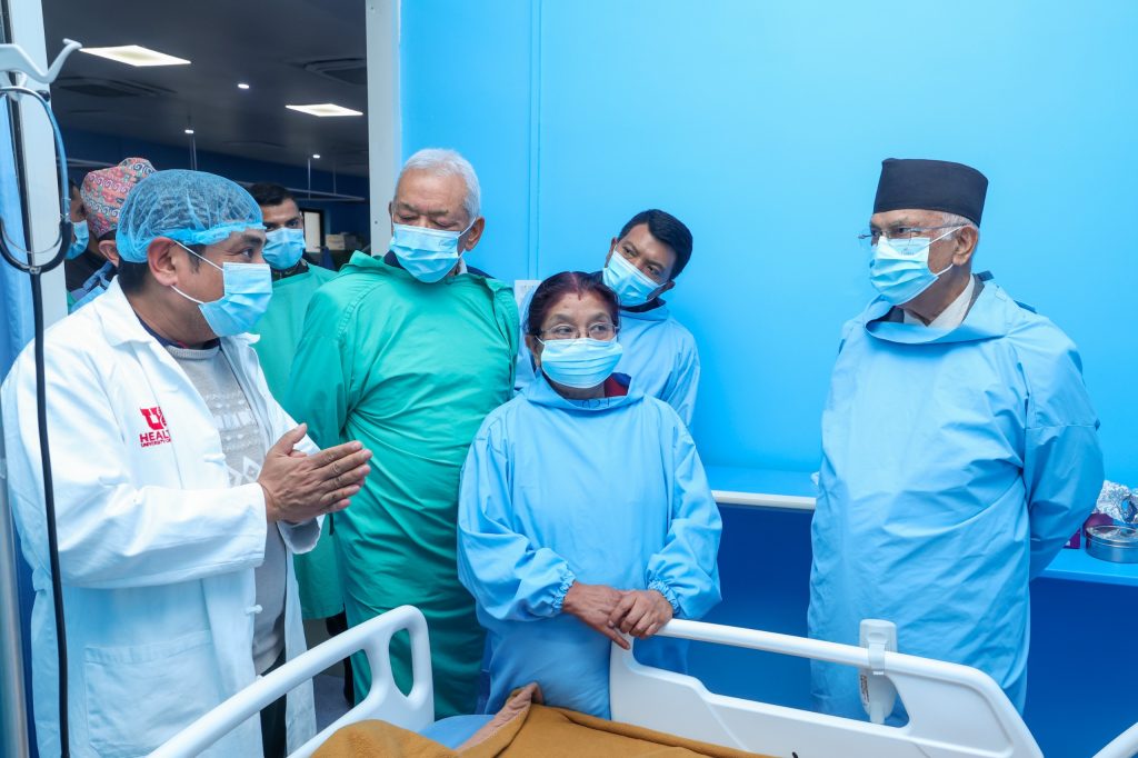 प्रधानमन्त्रीले लिए उपप्रधानमन्त्री र नगरप्रमुखको स्वास्थ्य अवस्थाबारे जानकारी