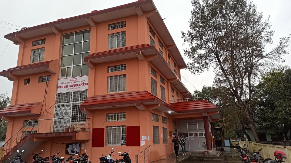 सवारी चालक लाइसेन्सकाे परिक्षा दिने नक्कली परीक्षार्थी र परीक्षा दिन लगाउने पक्राउ