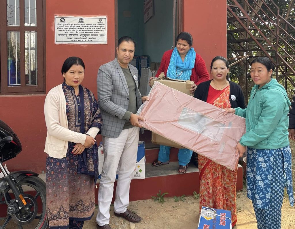 गोरखामा विपन्न महिलालाई अनुदानमा सिलाइ मेसिन वितरण