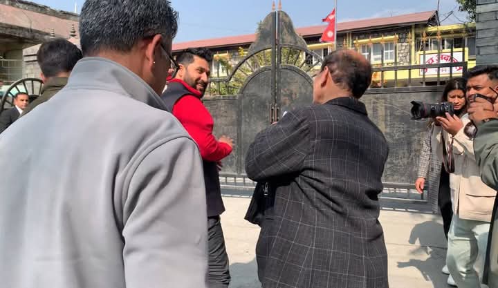 रवि लामिछाने चितवन जिल्ला अदालतमा उपस्थित
