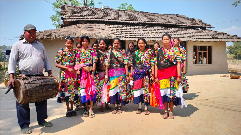 आधुनिकताको प्रभावमा रानाथारू समुदायको लोप हुँदै परम्परागत गहना