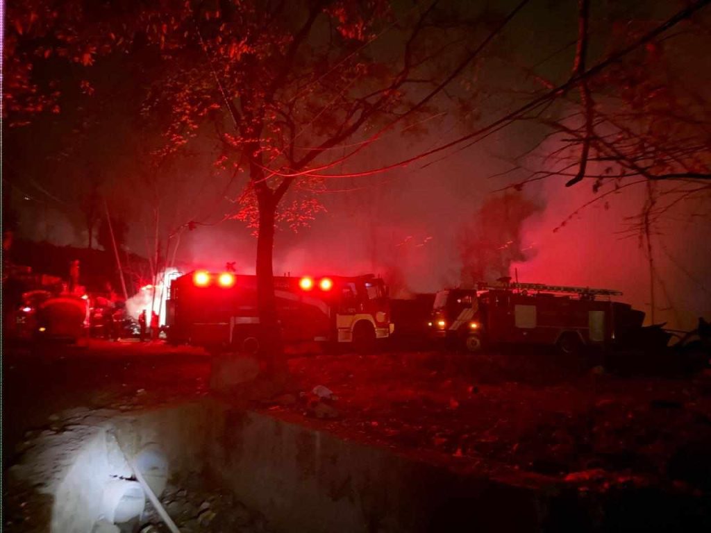 चन्द्रागिरिको प्लाष्टिक कारखानामा भीषण आगलागी, करोडौंको क्षति