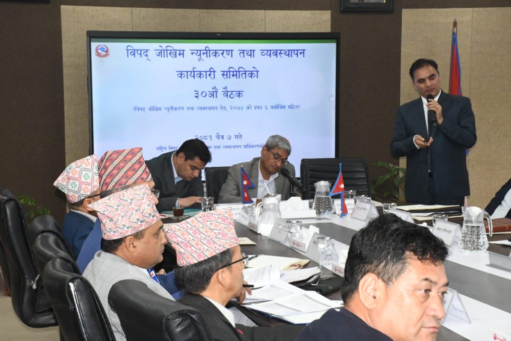 बाढीपीडितलाई आवासको व्यवस्था गरिने गृहमन्त्री लेखककाे भनाइ