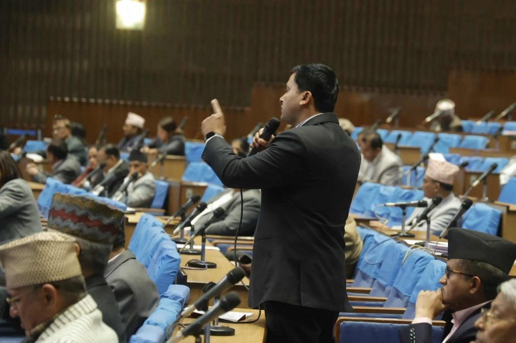 पूर्वराजाको उक्साहटमा भइरहेका गतिविधि रोक्नुपर्छ : एमाले प्रमुख सचेतक बर्तौला