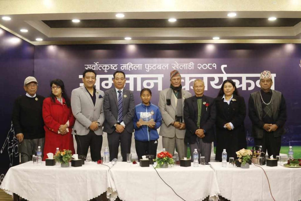 सर्वोकृष्ट महिला फुटबलर घोषित प्रितीलाई एक लाख पुरस्कार