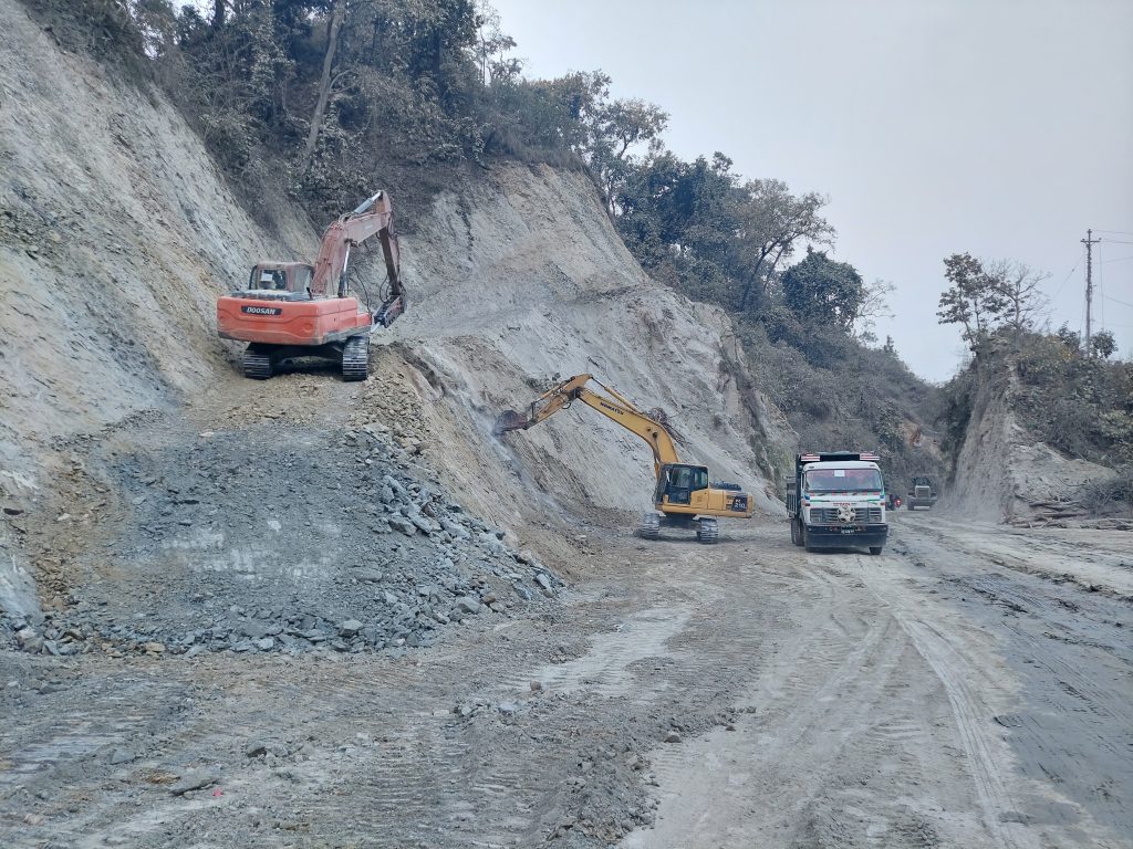 नारायणगढ–बुटवल सडक खण्डकाे दाउन्नेमा वैशाख ३१ सम्म रातका समयमा सवारी रोकिने