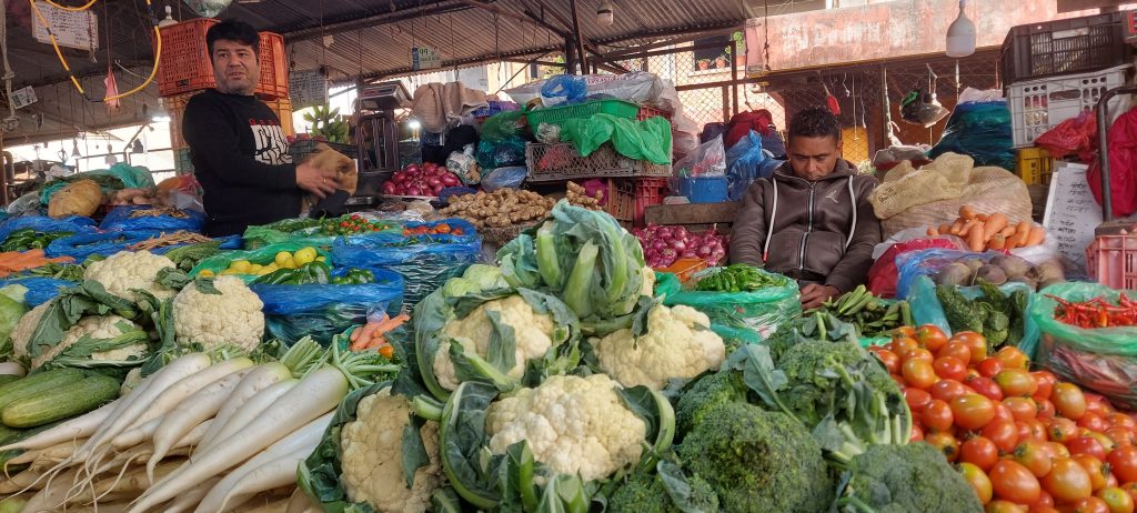 यस्तो छ आजकाे फलफूल तथा फलफूलको थाेक मूल्य