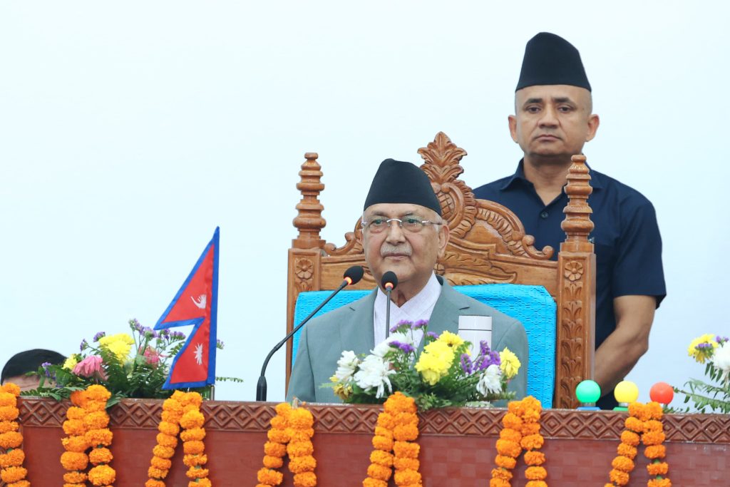 जनतालाई पवित्रभावका साथ सेवा दिएर लोकतन्त्रलाई बलियो बनाउनुपर्छ  : प्रधानमन्त्री ओली