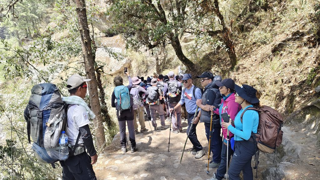 सोलुखुम्बुकाे खुम्बुमा एकैदिन सात सय पर्यटकको आगमन