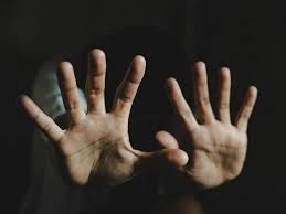 सोलुखुम्बुमा बाबुको खुकुरी प्रहारबाट ५ वर्षीया बालिका घाइते, बालिकाको हेलिकप्टरबाट उद्धार