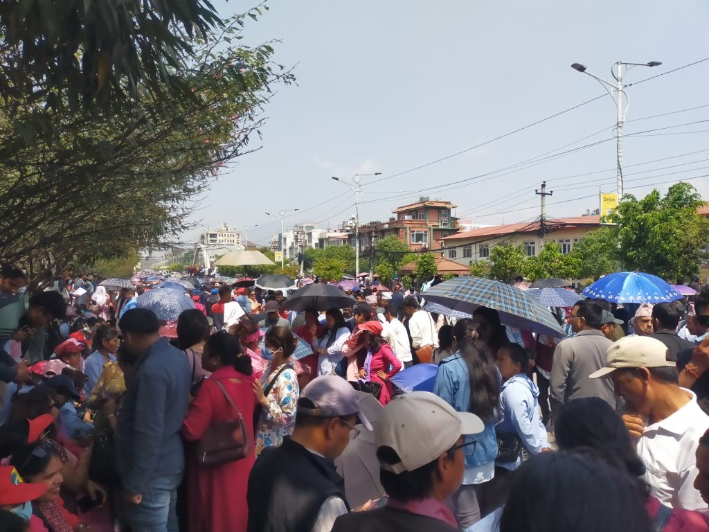 आन्दोलन गरिरहेका शिक्षकलाई  सर्वोच्च अदालतले भन्याे : तीन दिनभित्र विद्यालय फर्कनु