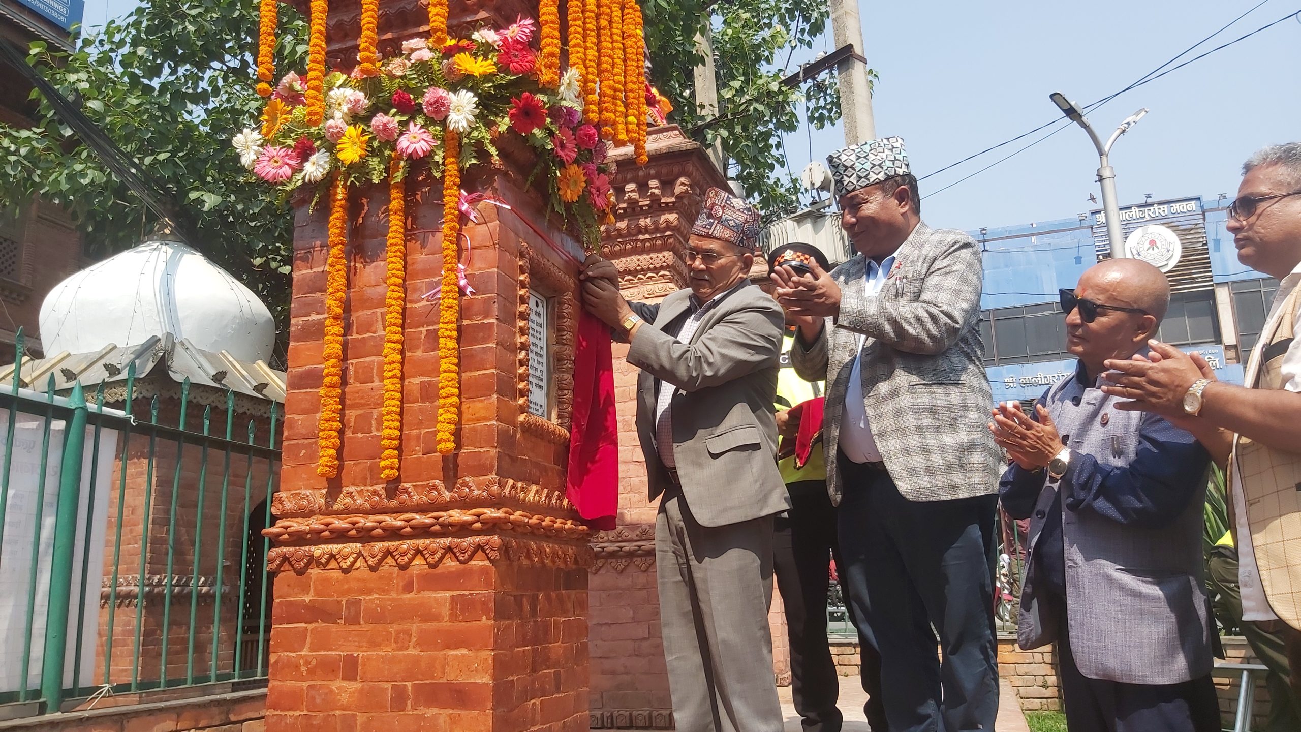 वाङ्मय शताब्दीपुरुष सत्यमोहन जोशीको सालिक अनावरण