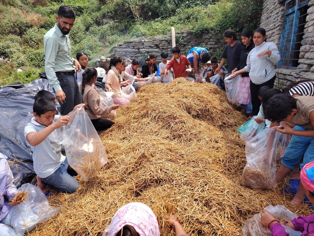 विद्यार्थीलाई पढाइसँगै सीप सिकाउँदै बेनीका विद्यालय