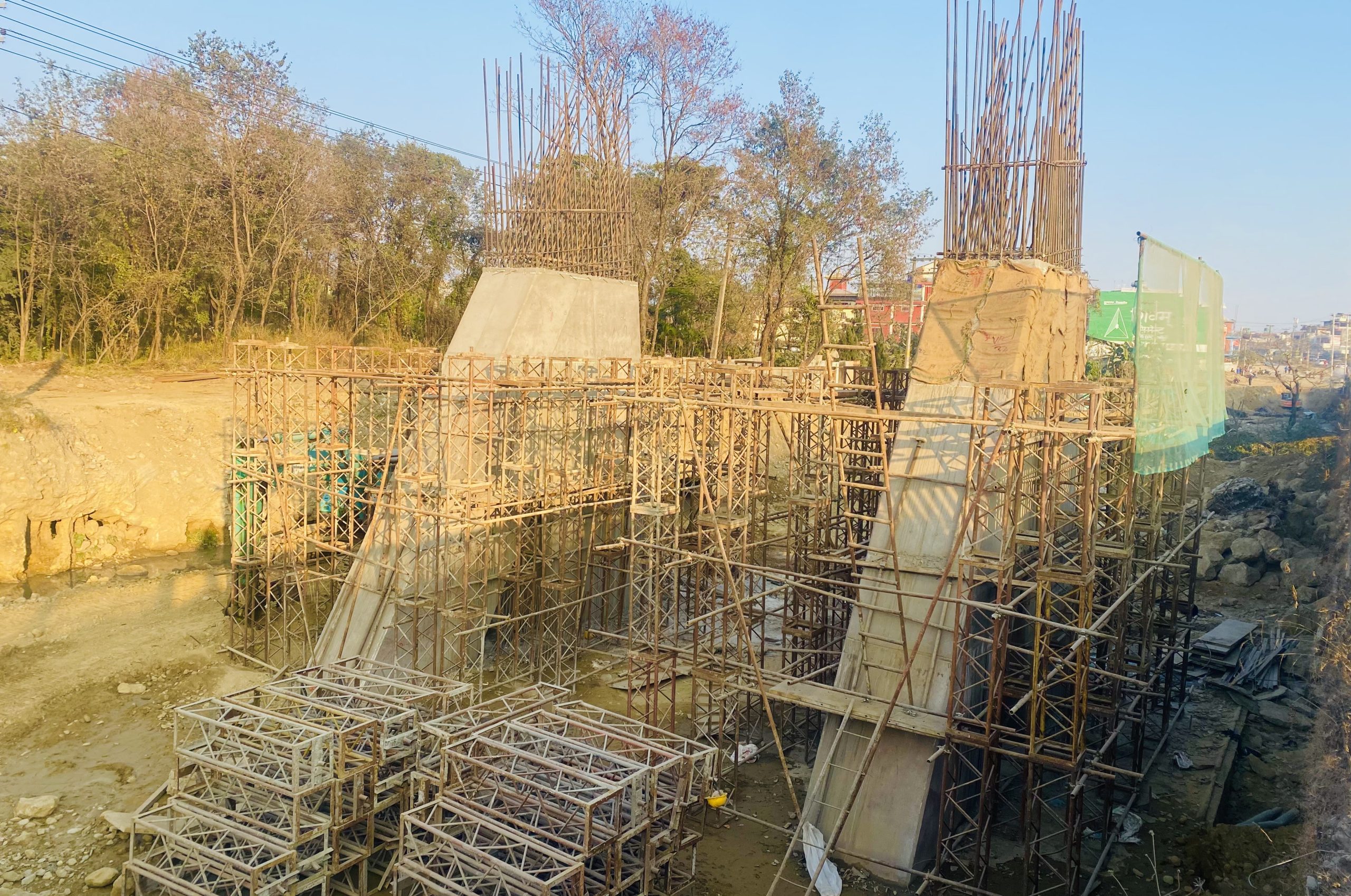 सेती नदीमा निर्माणाधीन ‘सिग्नेचर’ पुलको काम सुस्त