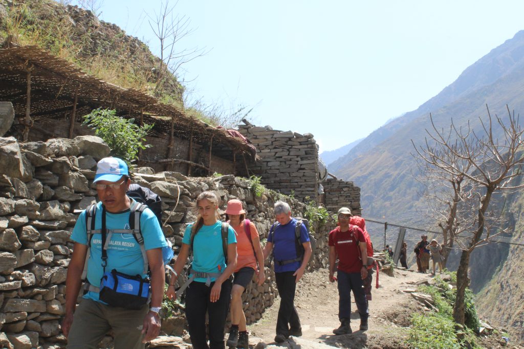 अन्नपूर्ण क्षेत्रमा भित्रिए असोजमा मात्रै ३० हजार पर्यटक