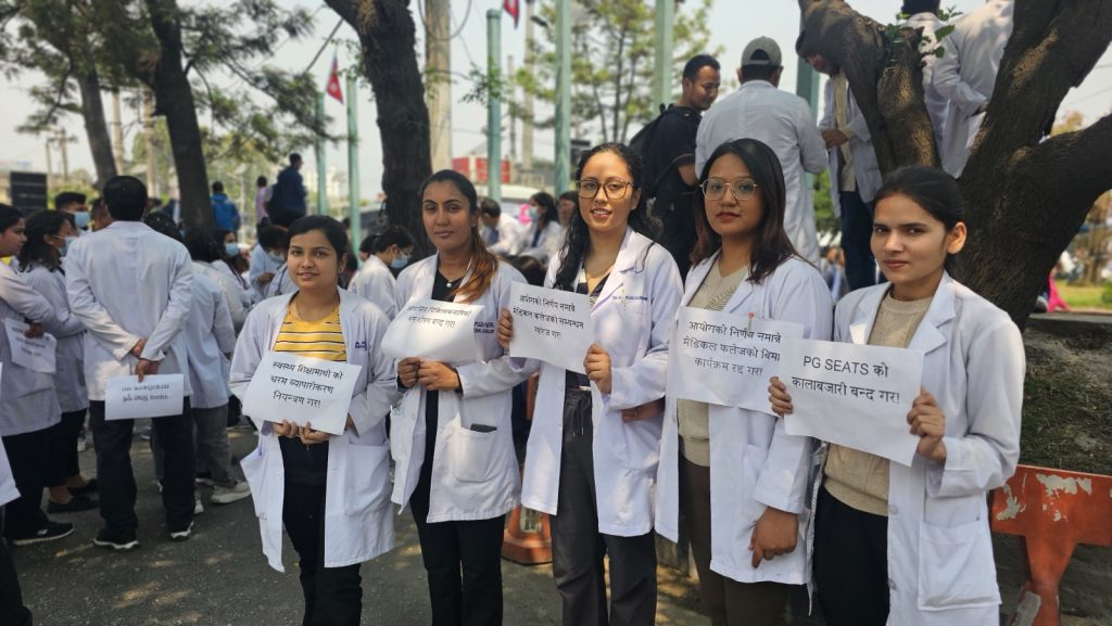 सहमतिपछि आवासीय चिकित्सक काममा फर्किए