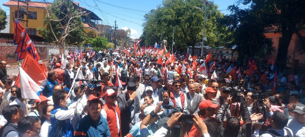 विभिन्न झाँकीसहित एमालेकाे गणतन्त्र उत्सवमा नेता, कार्यकर्ता