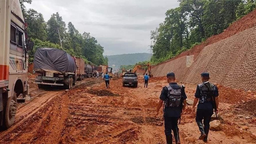 नारायणघाट–बुटवल सडकको दाउन्ने खण्ड अवरुद्ध