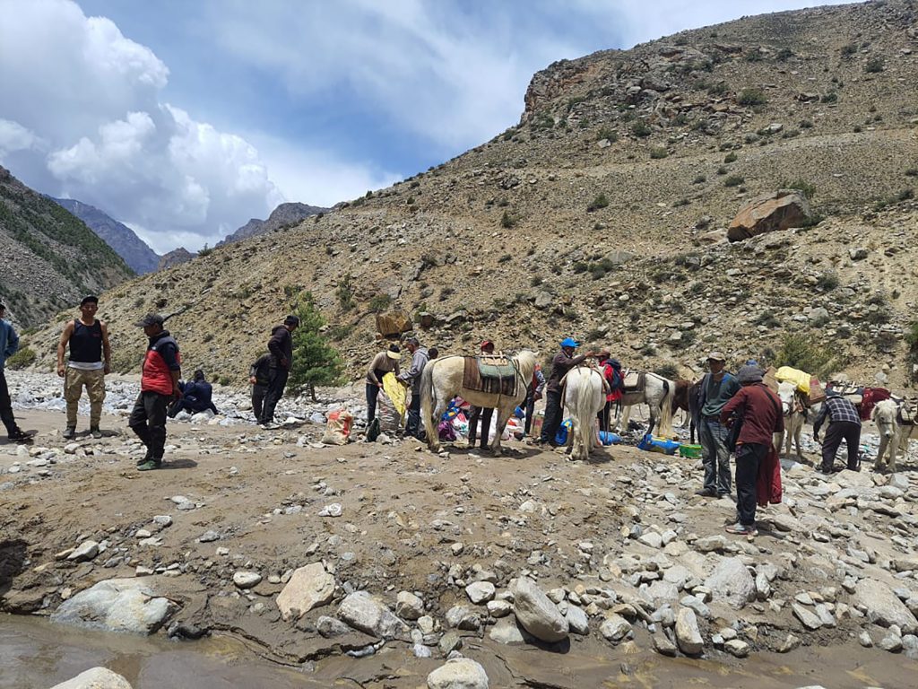 हुम्लाको उत्तरी तिलमा पुग्याे राहत