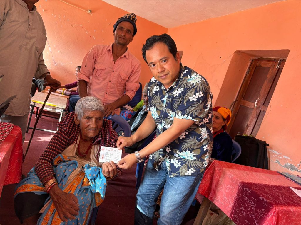 ९७ वर्षमा पाए अपाङ्गता भएका भट्टले नागरिकता