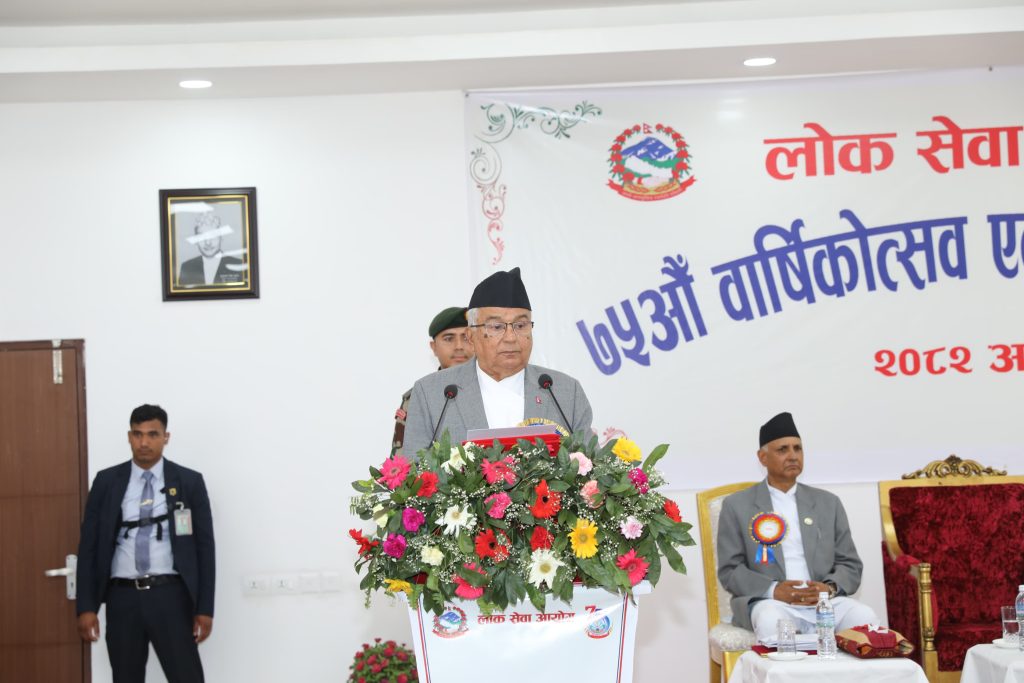 प्रभावकारी सेवा प्रवाहबाट कर्मचारीले नागरिकको मन जित्नुपर्छः राष्ट्रपति पौडेल