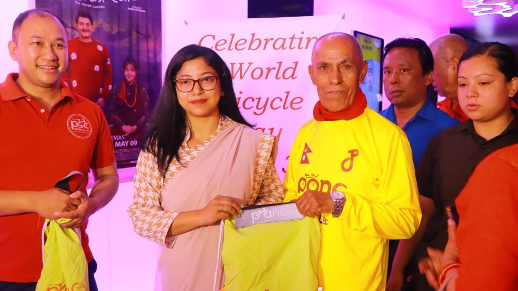 प्याङ्क बाइकद्वारा कीर्तिमानी धावक वैकुण्ठ सम्मानित