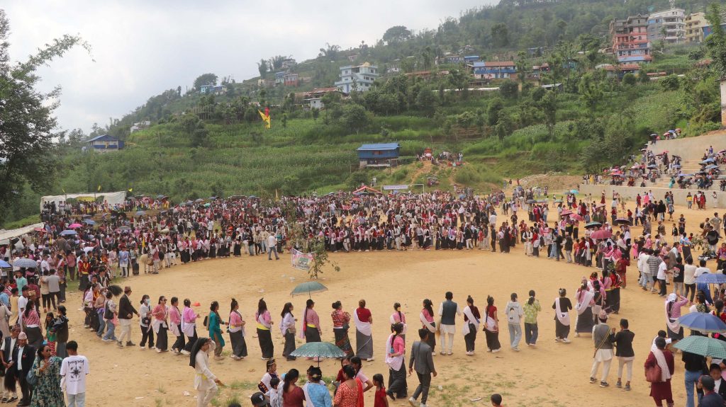मैझारो सिली प्रदर्शन गर्दै साकेला उभौलीलाई बिदा गरियो