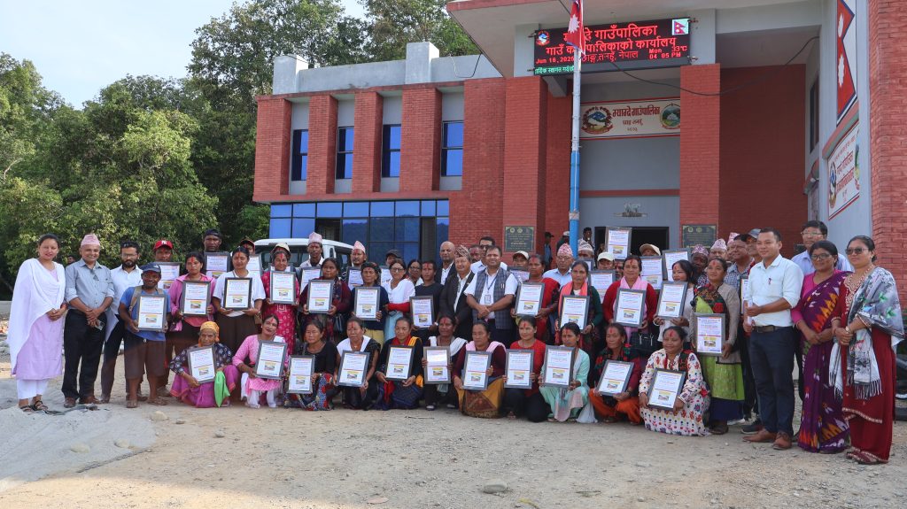 म्याग्देका ४८ विपन्न परिवारको ‘आफ्नो घर’को सपना साकार, गाउँपालिकाले बनाइदियो नयाँ बास