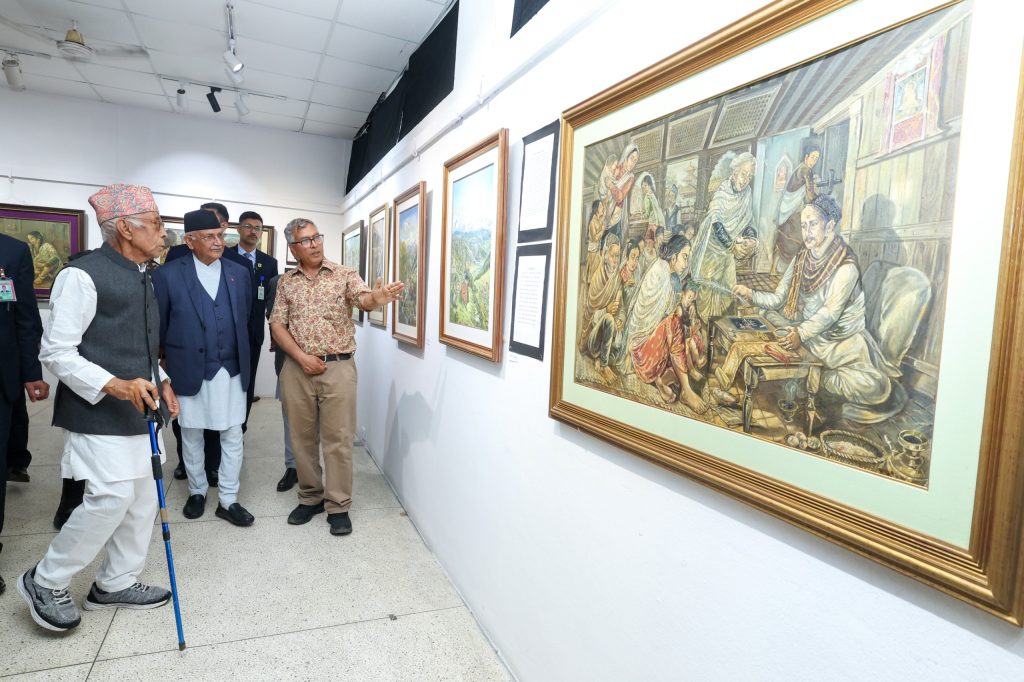 प्रधानमन्त्रीद्वारा चित्रकला प्रदर्शनी अवलोकन