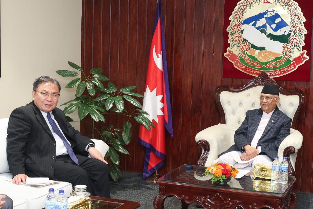 प्रधानमन्त्रीसँग विश्व बैँकका प्रमुुख प्रशासकीय अधिकृतको शिष्टाचार भेट