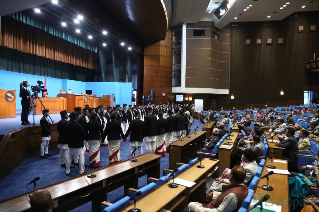 अवरोध र नाराबाजीबीच सभामुखले अघि बढाए संसद् बैठक