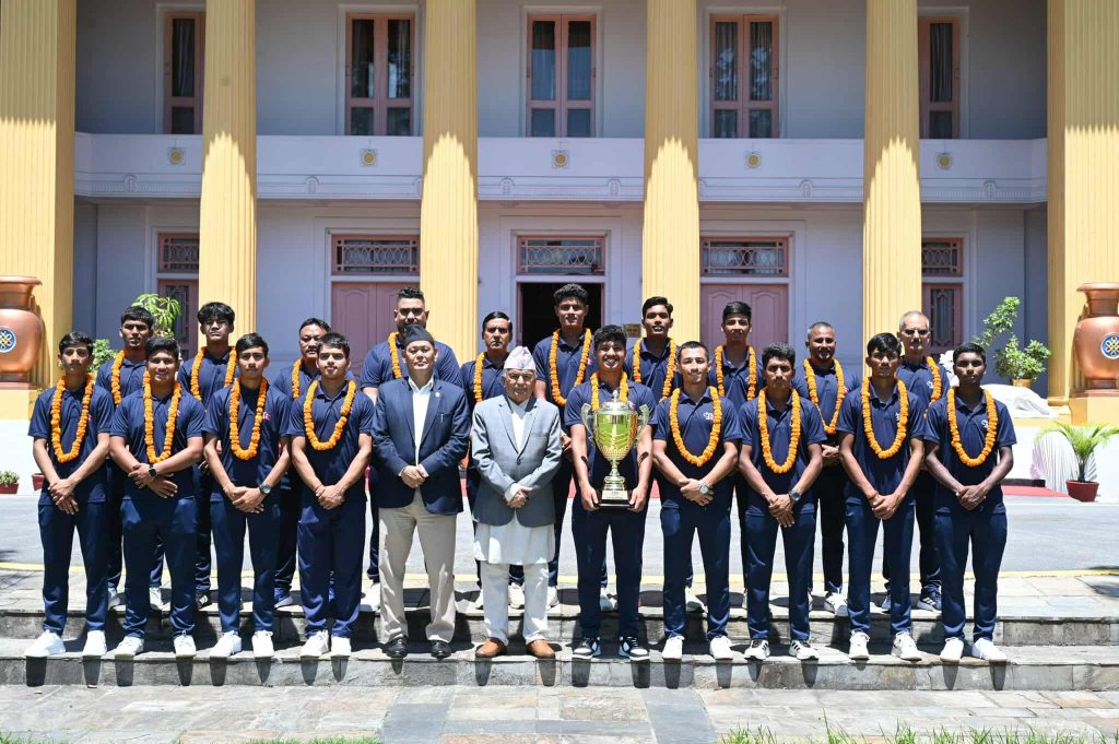 राष्ट्रपतिद्वारा यु-१६ क्रिकेट विजेता टोलीलाई सम्मान: “खेलाडीको समर्पणले देशको प्रतिष्ठा उँचो बनायो”