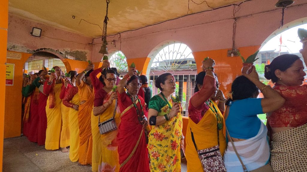 साउनमा धार्मिक आस्था र श्रृङ्गारको रौनक